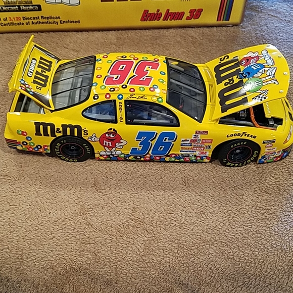 Revell Collection  1:18 Scale #36 Ernie Irvan Die - Picture 9 of 12